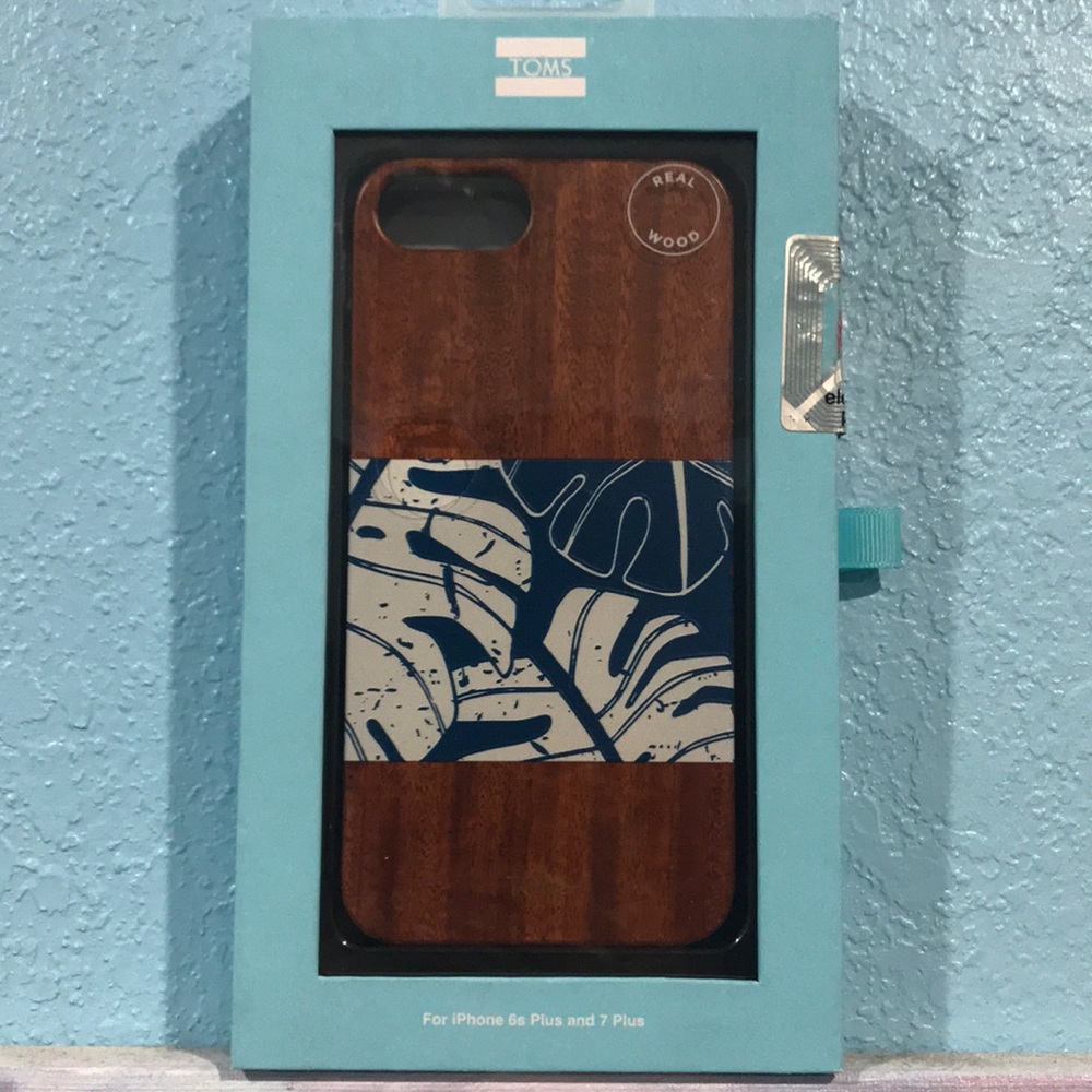 Toms iPhone 6s Plus and 7 Plus wooden phone case